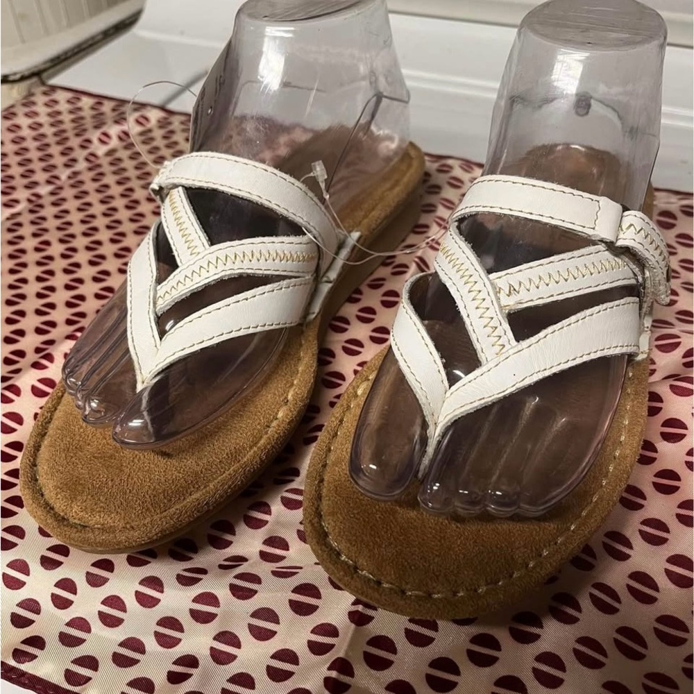 NaturalSoul by Naturalizer size 6.5 Leather White Strappy Sandals